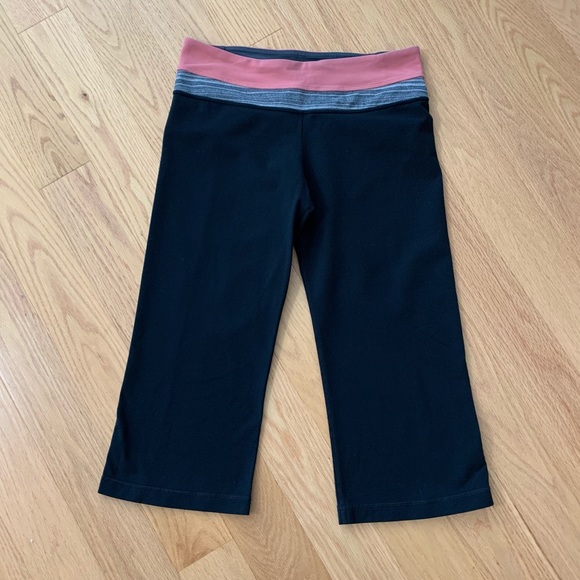 Lululemon Reversible Crop Pants - Picture 2 of 11